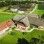 Reschbergerhof By Geierspichler *
